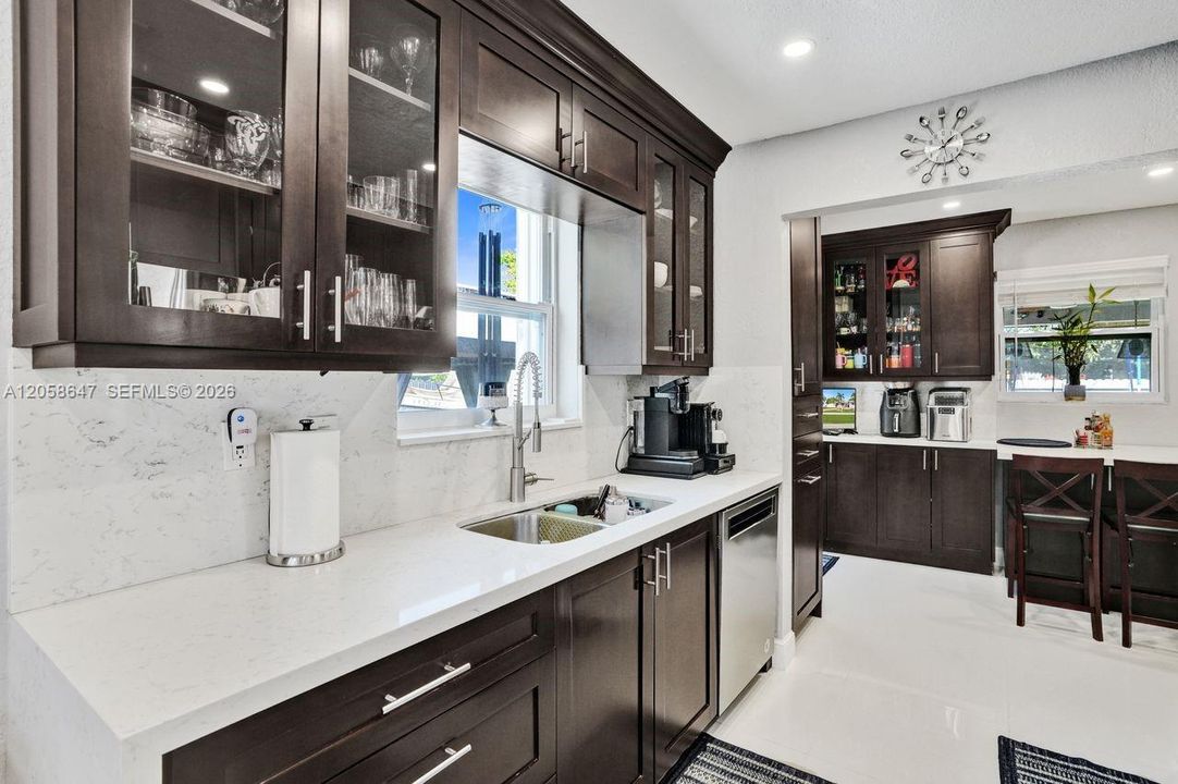 На продажу: $575,000 (4 спален, 3 ванн, 1757 Квадратных фут)