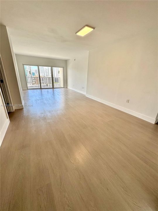 На продажу: $305,000 (1 спален, 1 ванн, 762 Квадратных фут)