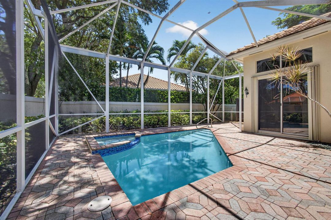 POOL & SPA