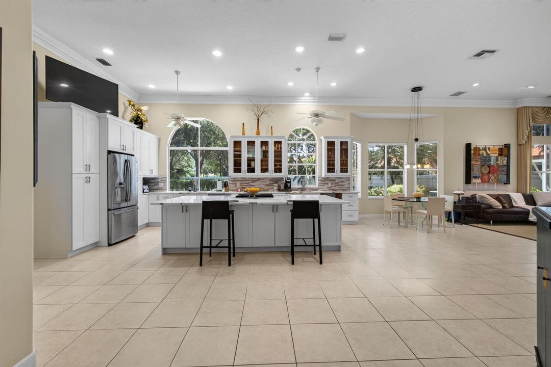 OPEN KITCHEN