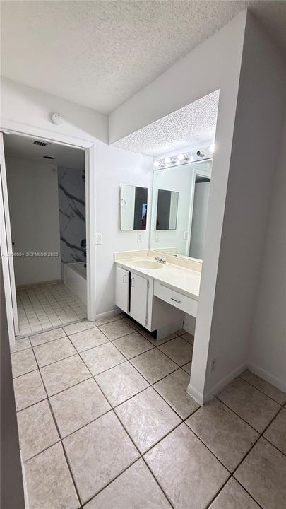 В аренду: $2,200 (2 спален, 2 ванн, 1224 Квадратных фут)