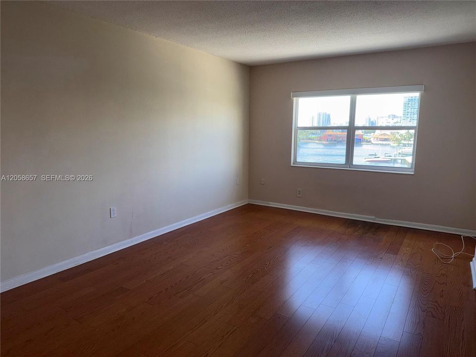 En Venta: $279,000 (2 camas, 2 baños, 1094 Pies cuadrados)