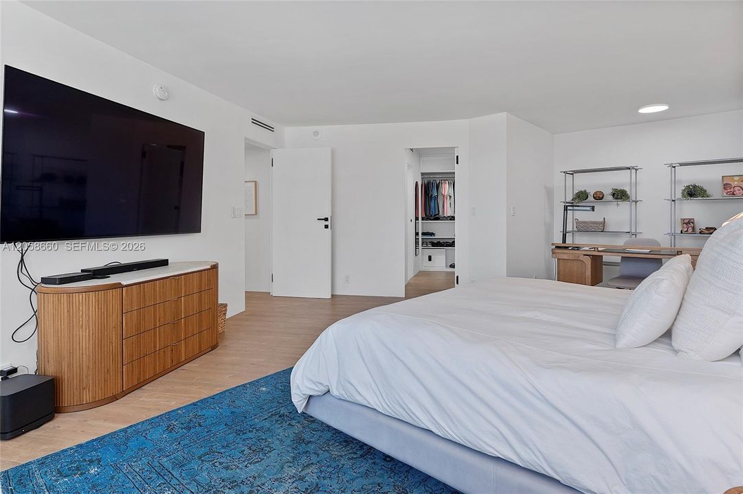 For Sale: $2,950,000 (3 beds, 2 baths, 1782 Square Feet)