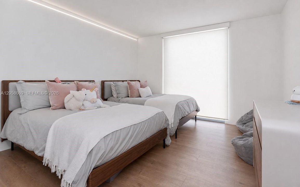 For Sale: $2,950,000 (3 beds, 2 baths, 1782 Square Feet)