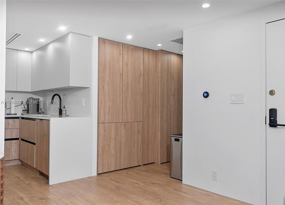 For Sale: $2,950,000 (3 beds, 2 baths, 1782 Square Feet)