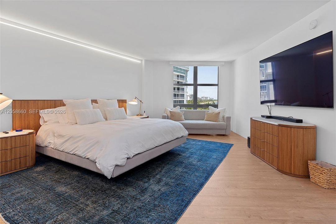 For Sale: $2,950,000 (3 beds, 2 baths, 1782 Square Feet)