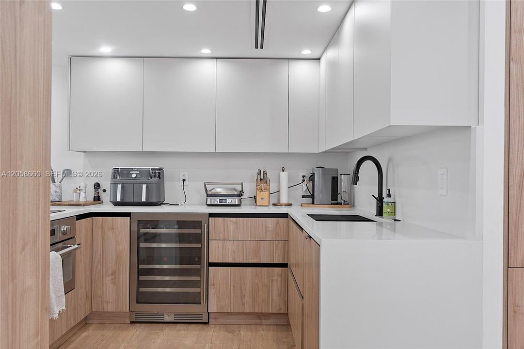 For Sale: $2,950,000 (3 beds, 2 baths, 1782 Square Feet)