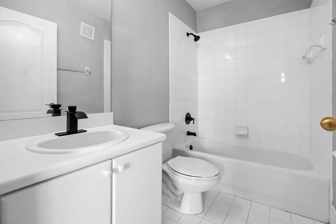 21 bathroom 01