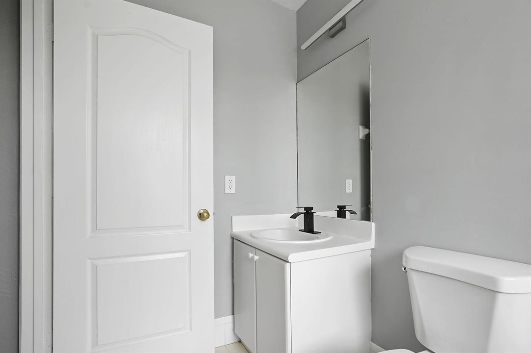 26 bathroom 02