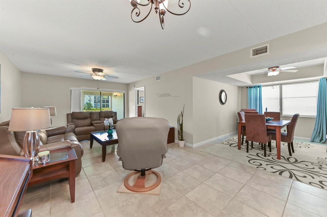 06 Living Room 02