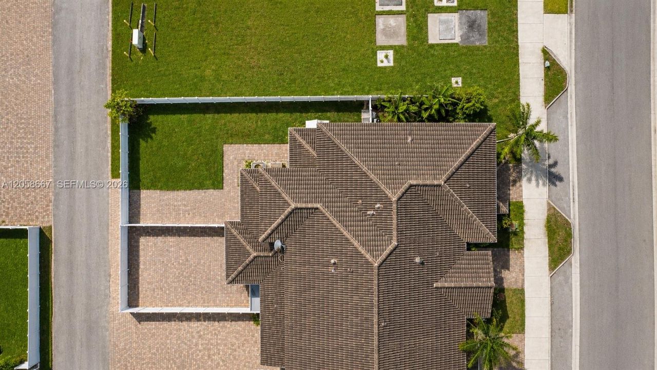 На продажу: $419,900 (4 спален, 2 ванн, 1850 Квадратных фут)