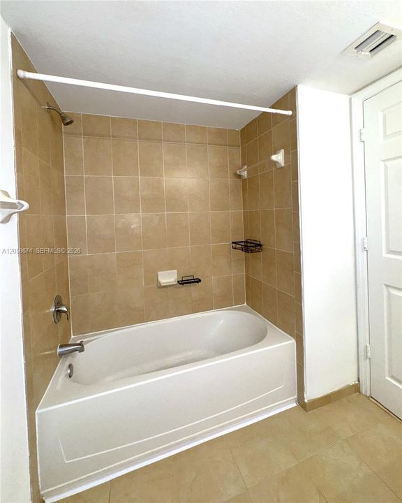 На продажу: $309,900 (3 спален, 2 ванн, 1032 Квадратных фут)