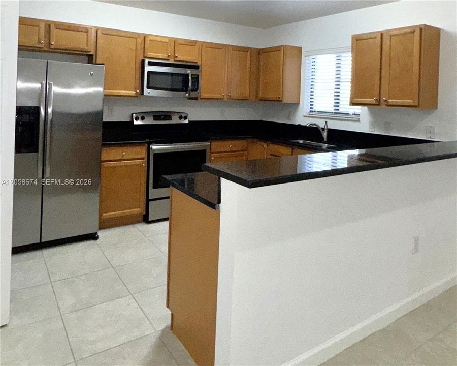 На продажу: $309,900 (3 спален, 2 ванн, 1032 Квадратных фут)