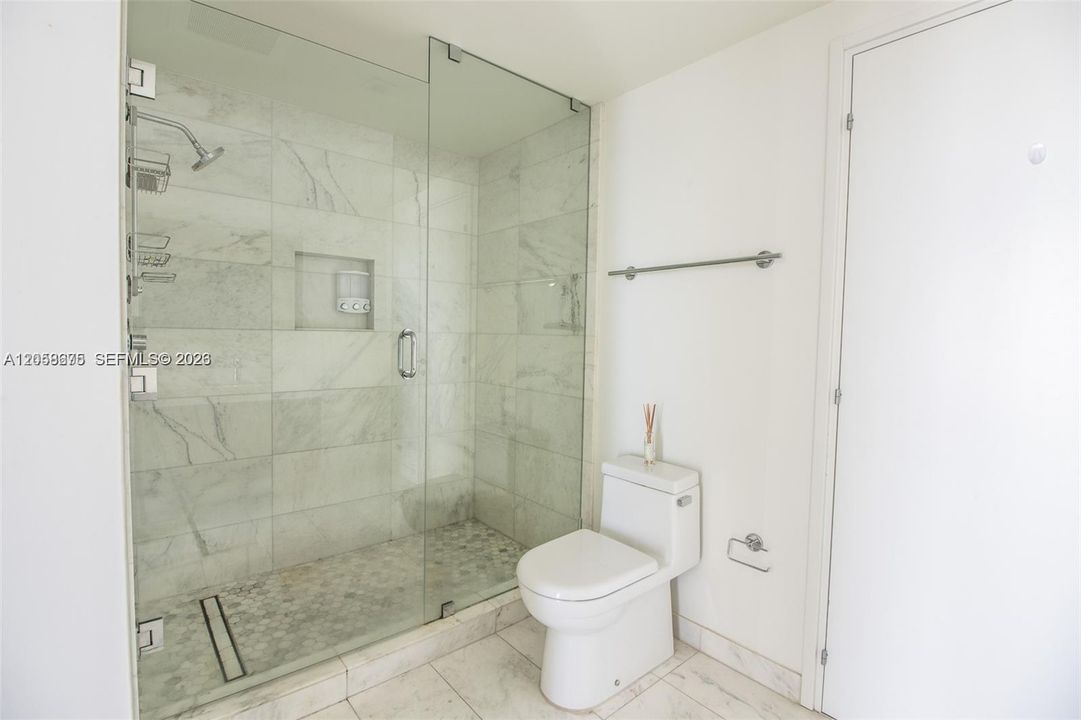 For Rent: $6,000 (1 beds, 1 baths, 826 Square Feet)