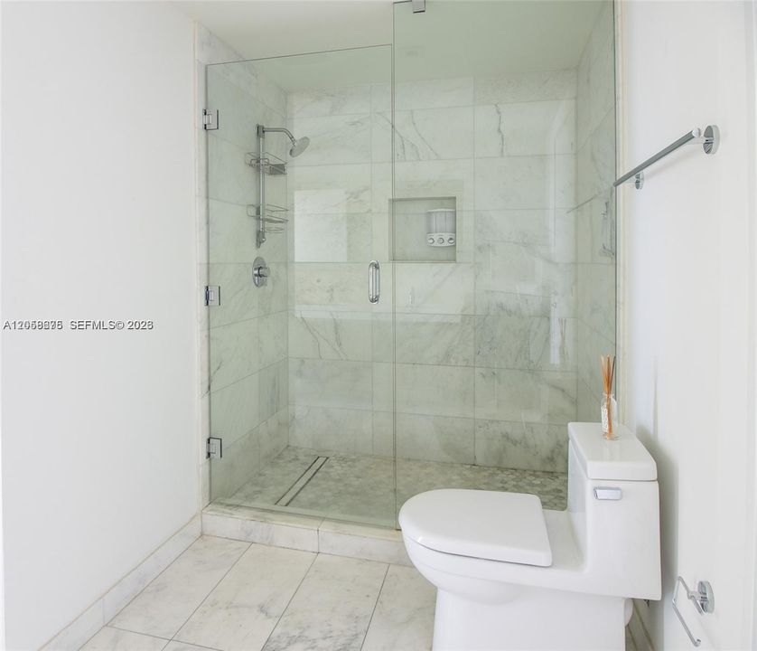 For Rent: $6,000 (1 beds, 1 baths, 826 Square Feet)