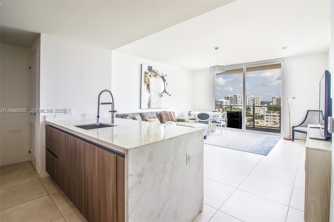 For Rent: $6,000 (1 beds, 1 baths, 826 Square Feet)