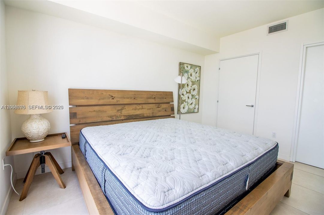 For Rent: $6,000 (1 beds, 1 baths, 826 Square Feet)