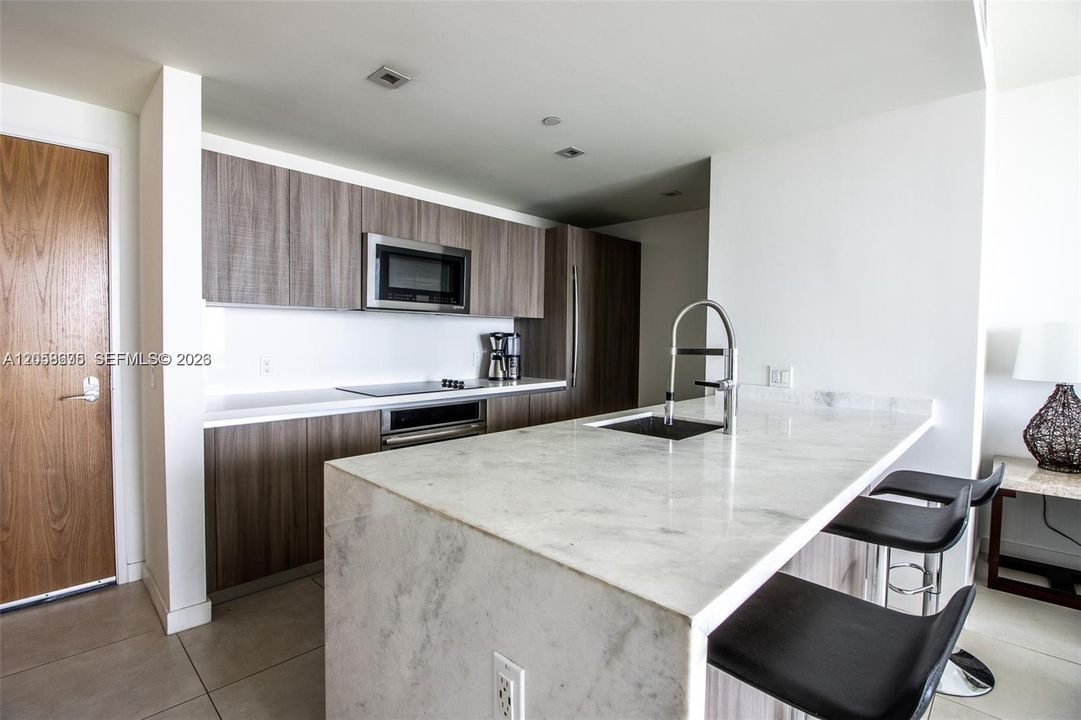 For Rent: $6,000 (1 beds, 1 baths, 826 Square Feet)