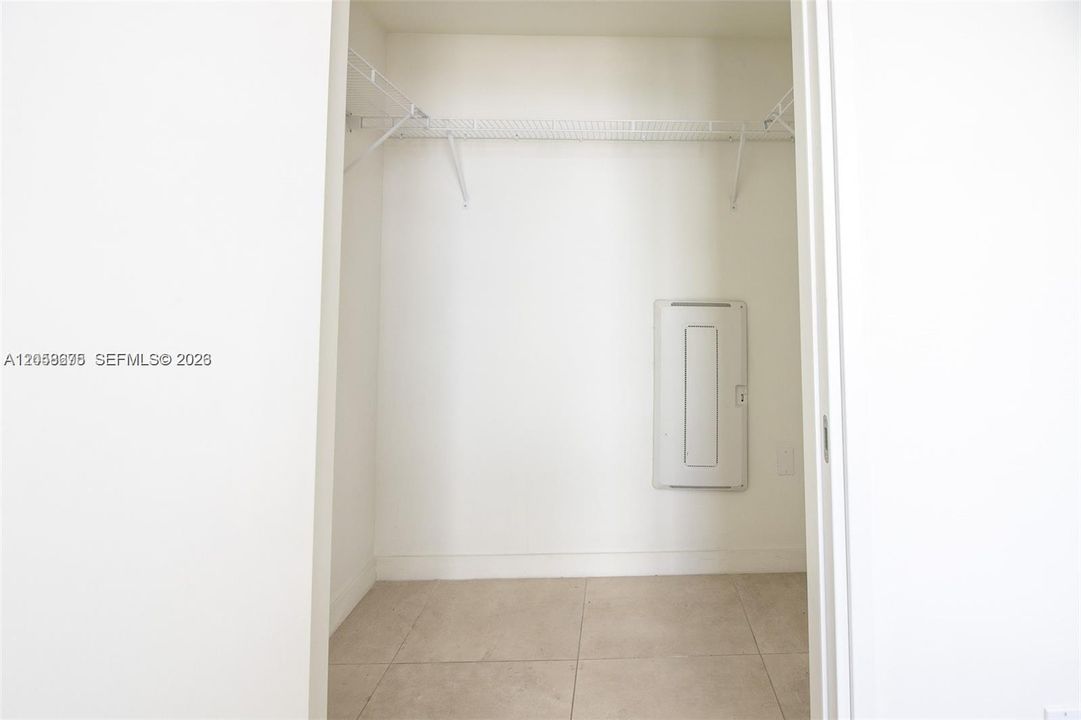 For Rent: $6,000 (1 beds, 1 baths, 826 Square Feet)