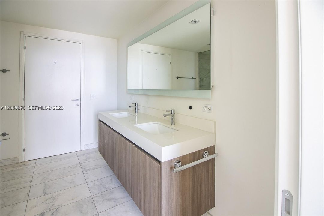 For Rent: $6,000 (1 beds, 1 baths, 826 Square Feet)