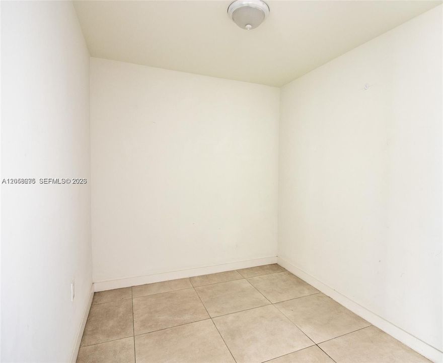 For Rent: $6,000 (1 beds, 1 baths, 826 Square Feet)