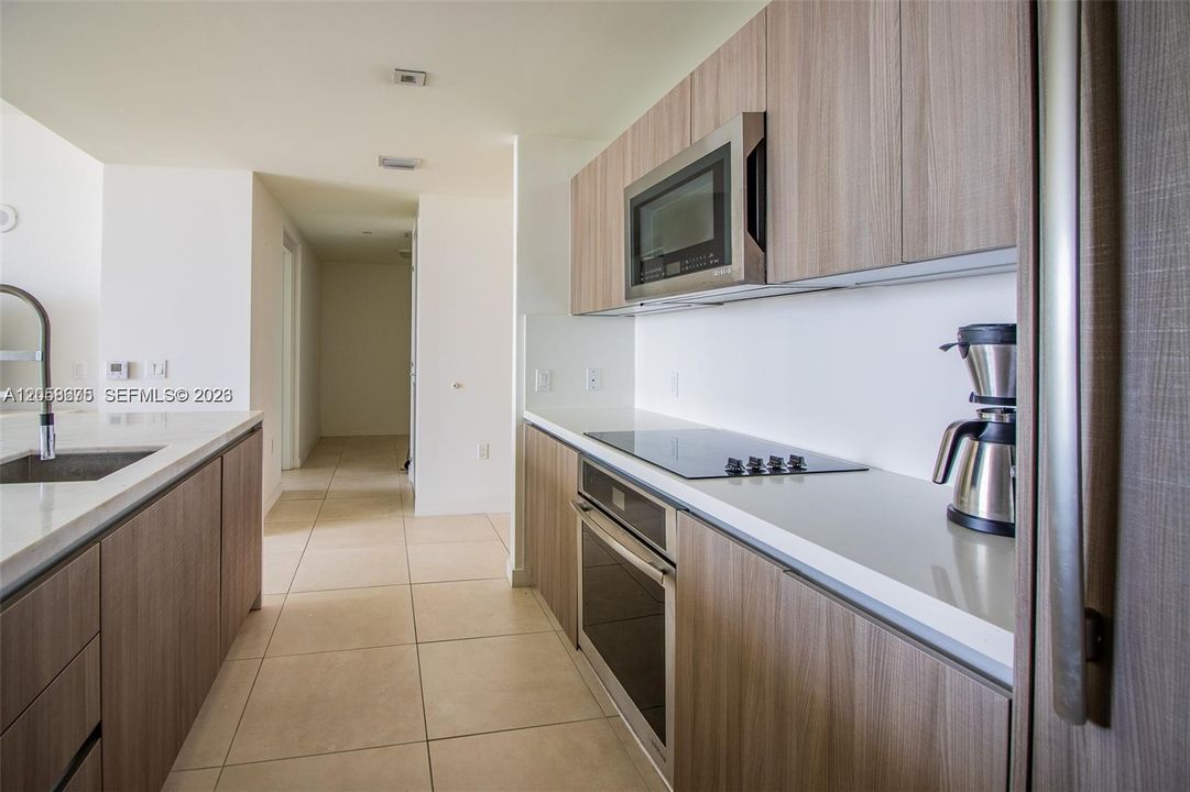 For Rent: $6,000 (1 beds, 1 baths, 826 Square Feet)
