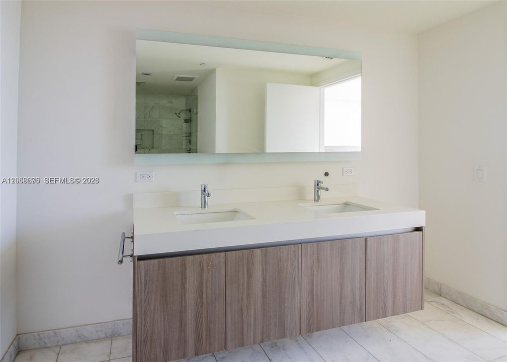 For Rent: $6,000 (1 beds, 1 baths, 826 Square Feet)