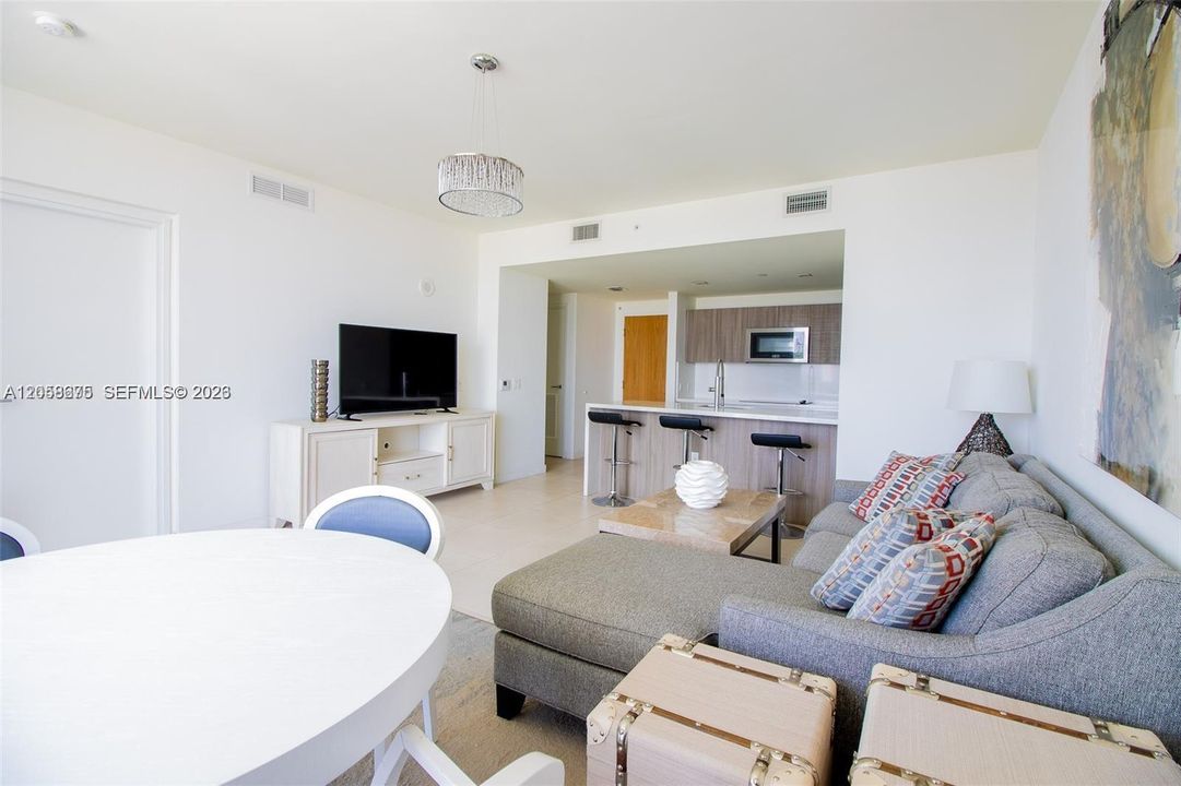 For Rent: $6,000 (1 beds, 1 baths, 826 Square Feet)