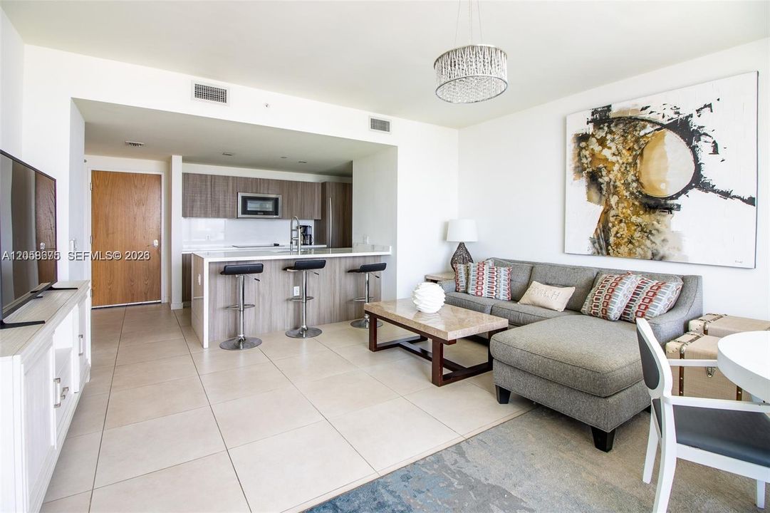 For Rent: $6,000 (1 beds, 1 baths, 826 Square Feet)