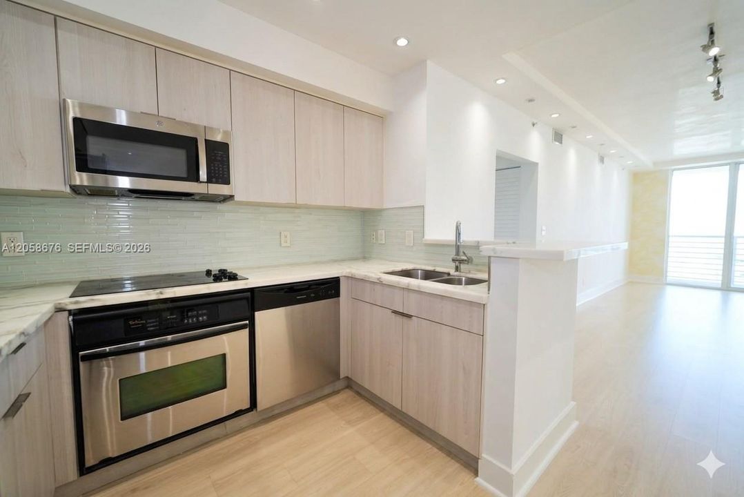 En Venta: $640,000 (2 camas, 2 baños, 1105 Pies cuadrados)