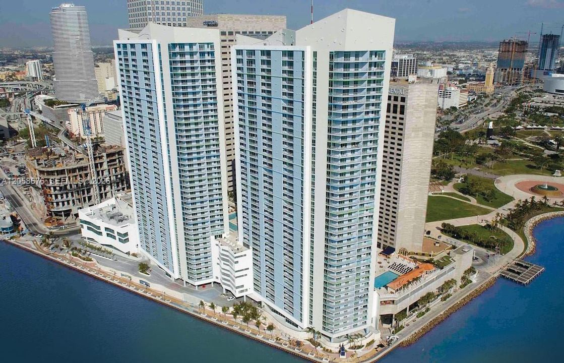 En Venta: $640,000 (2 camas, 2 baños, 1105 Pies cuadrados)