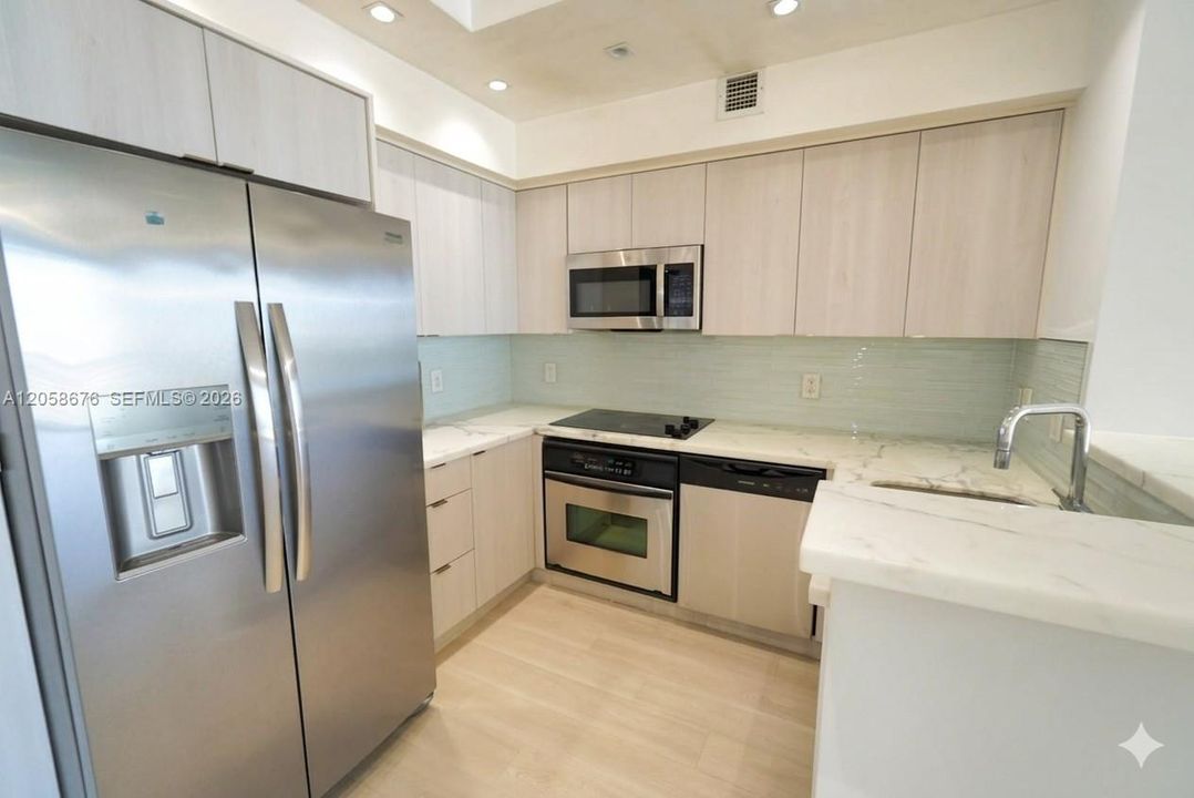 En Venta: $640,000 (2 camas, 2 baños, 1105 Pies cuadrados)
