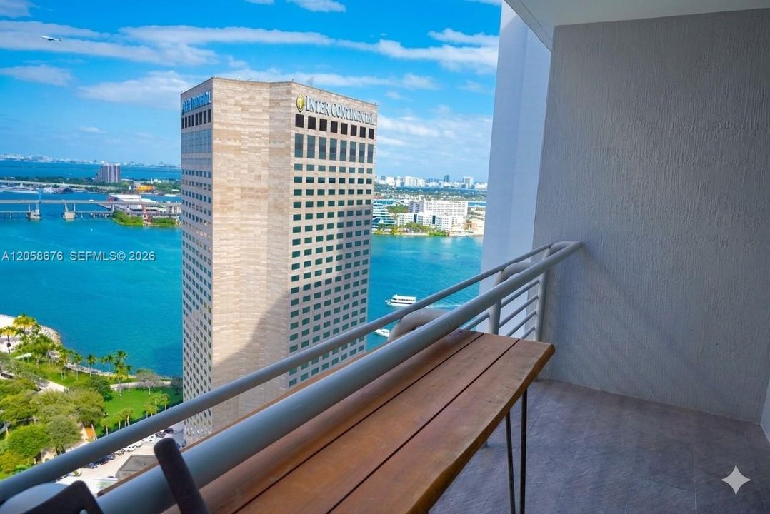 En Venta: $640,000 (2 camas, 2 baños, 1105 Pies cuadrados)