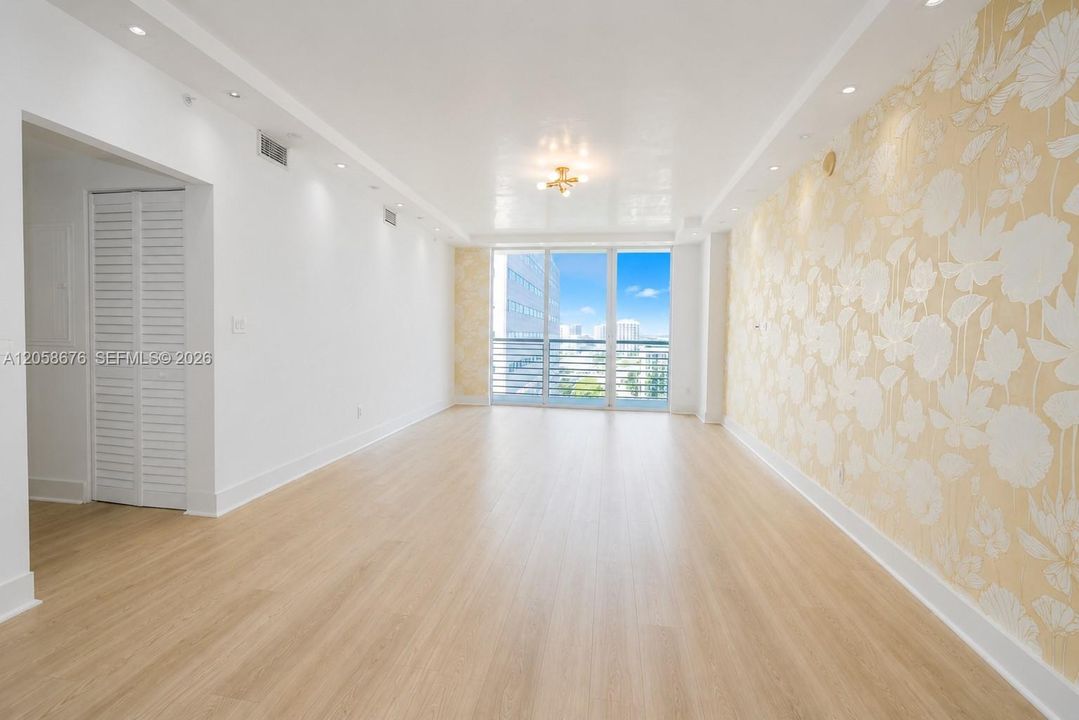En Venta: $640,000 (2 camas, 2 baños, 1105 Pies cuadrados)