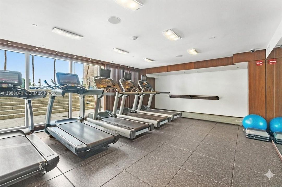 En Venta: $640,000 (2 camas, 2 baños, 1105 Pies cuadrados)