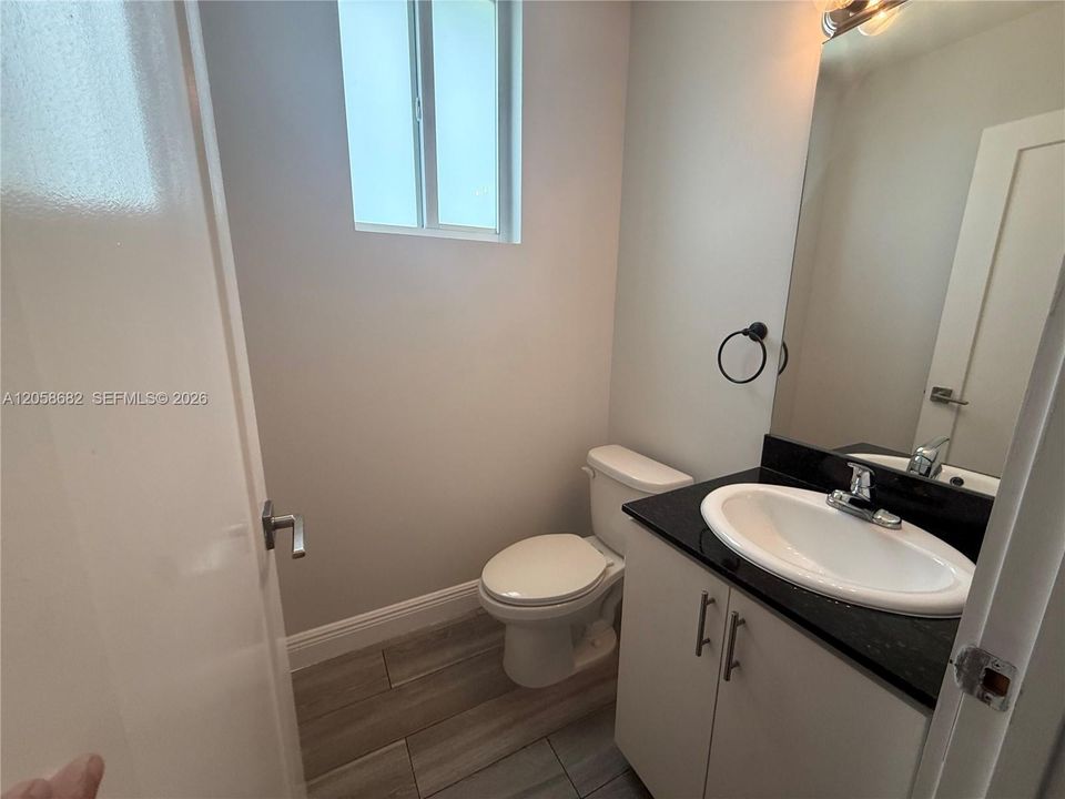 В аренду: $3,000 (3 спален, 2 ванн, 1650 Квадратных фут)