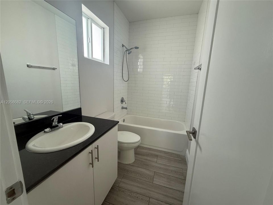 В аренду: $3,000 (3 спален, 2 ванн, 1650 Квадратных фут)