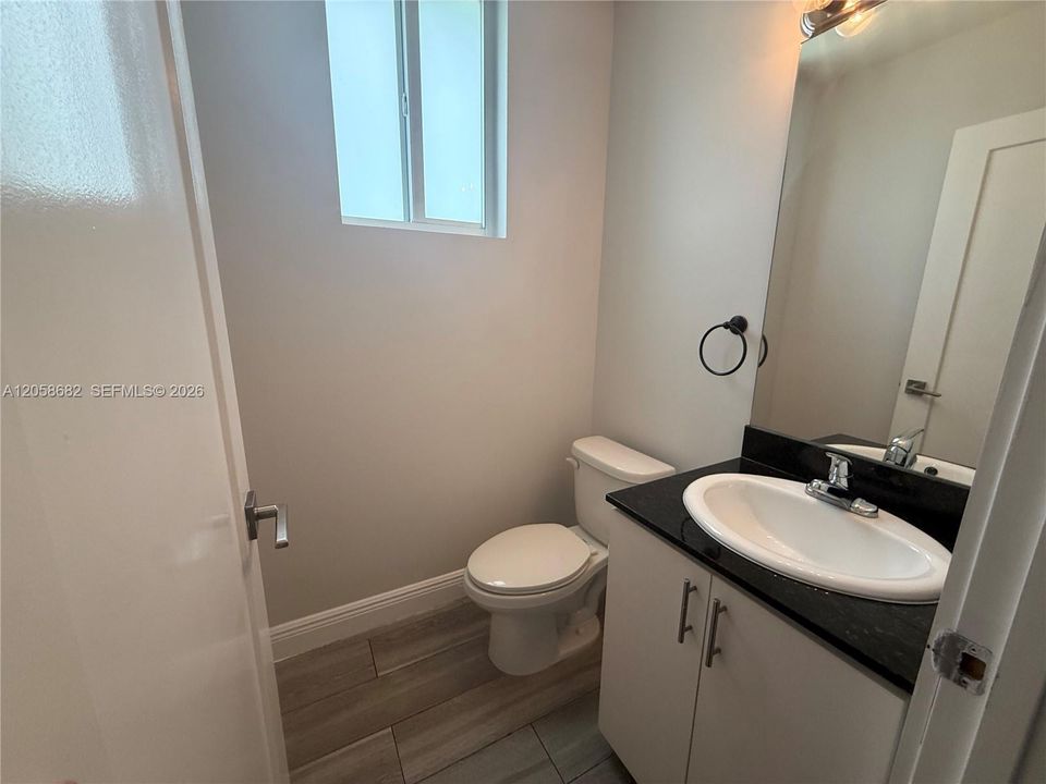 В аренду: $3,000 (3 спален, 2 ванн, 1650 Квадратных фут)
