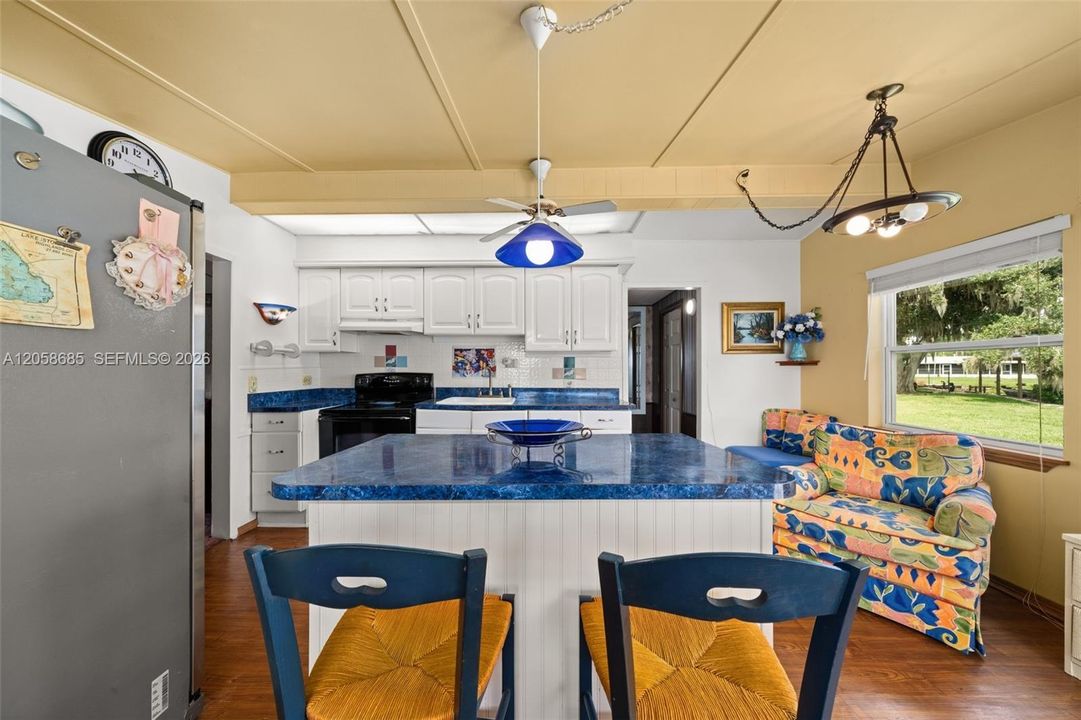 На продажу: $199,900 (2 спален, 2 ванн, 0 Квадратных фут)