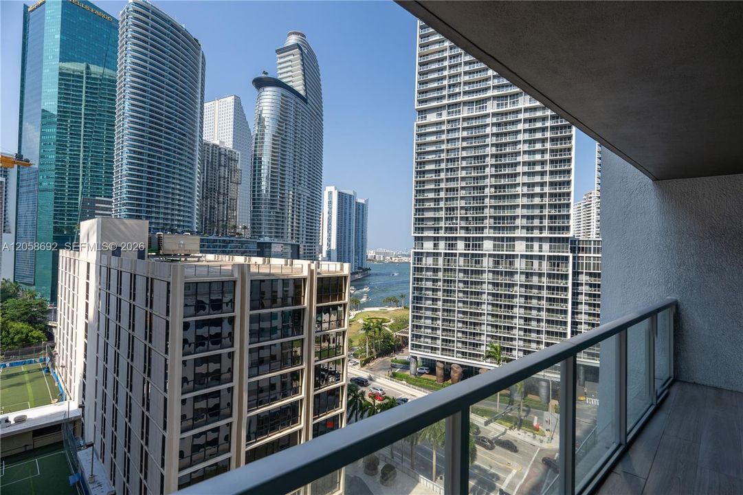 For Sale: $629,000 (2 beds, 2 baths, 1197 Square Feet)