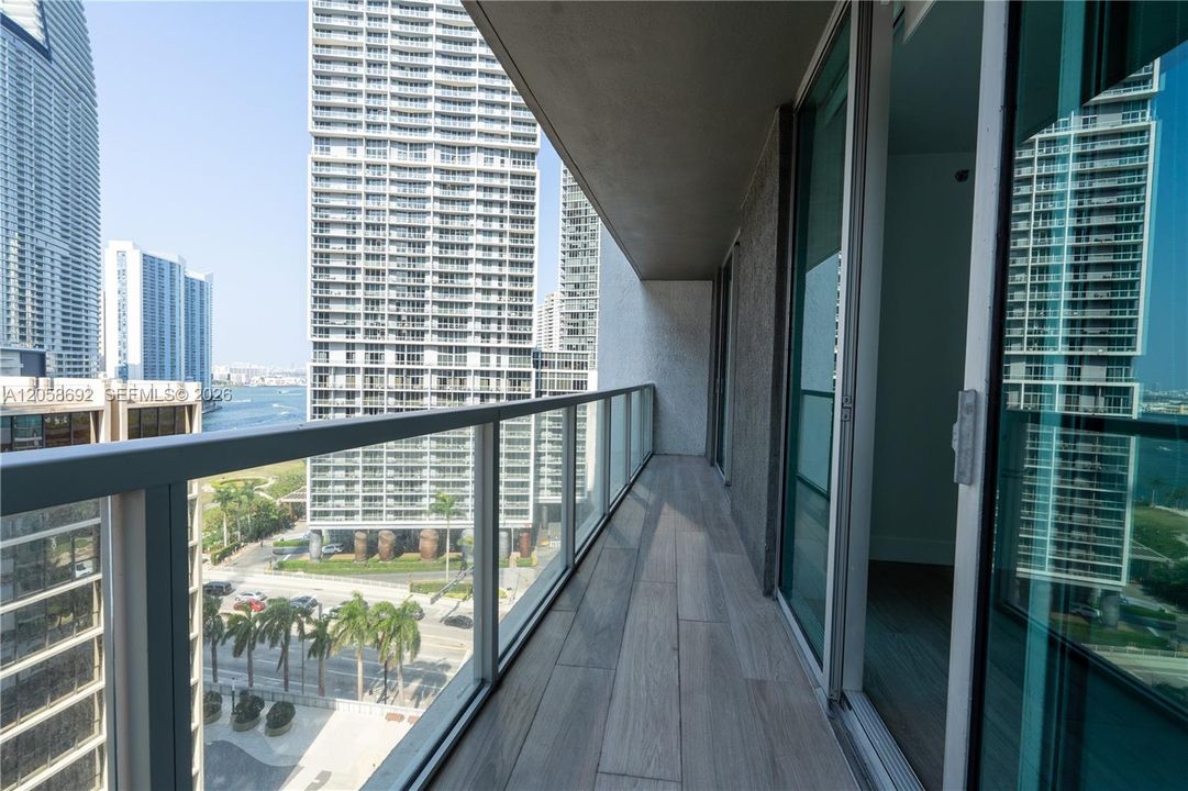 For Sale: $629,000 (2 beds, 2 baths, 1197 Square Feet)