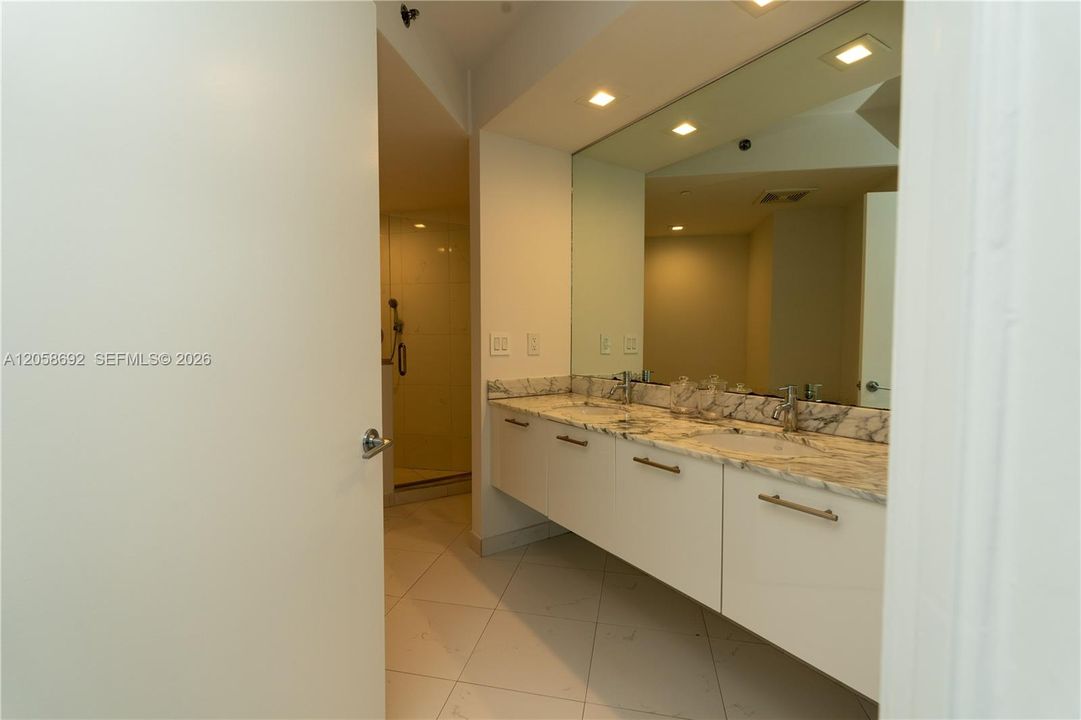 For Sale: $629,000 (2 beds, 2 baths, 1197 Square Feet)