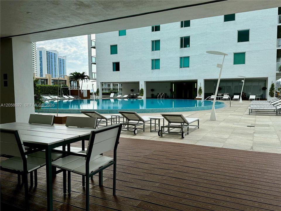 For Sale: $629,000 (2 beds, 2 baths, 1197 Square Feet)