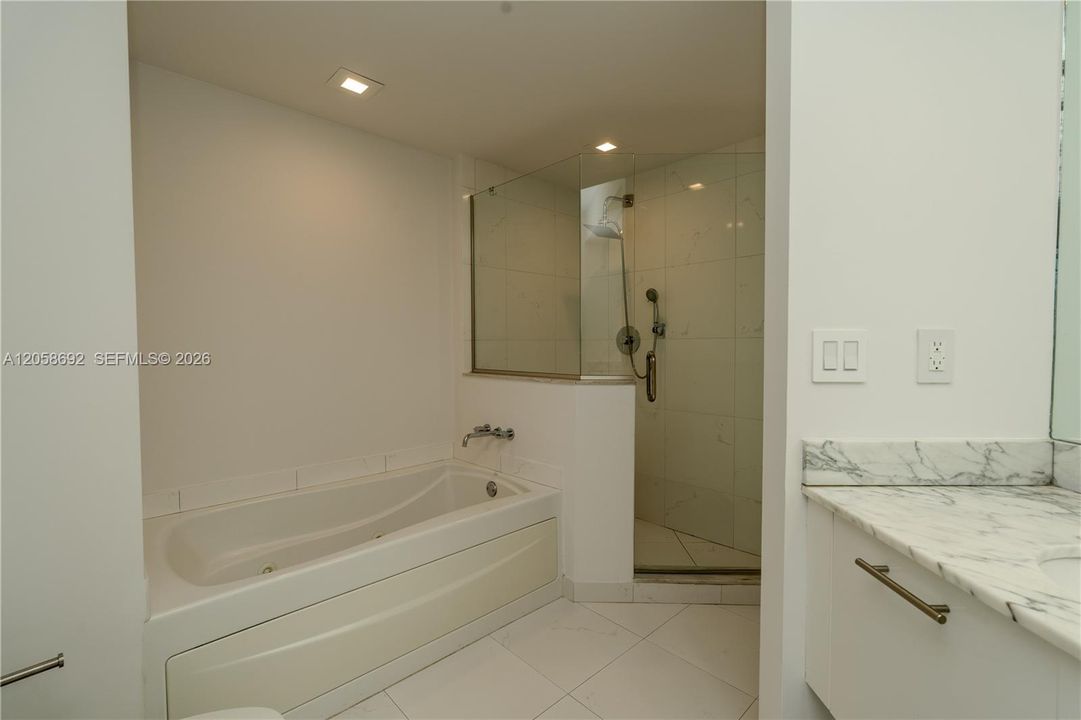 For Sale: $629,000 (2 beds, 2 baths, 1197 Square Feet)