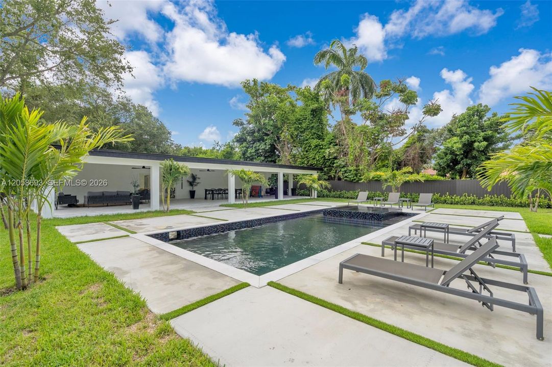 На продажу: $1,650,000 (5 спален, 3 ванн, 1688 Квадратных фут)