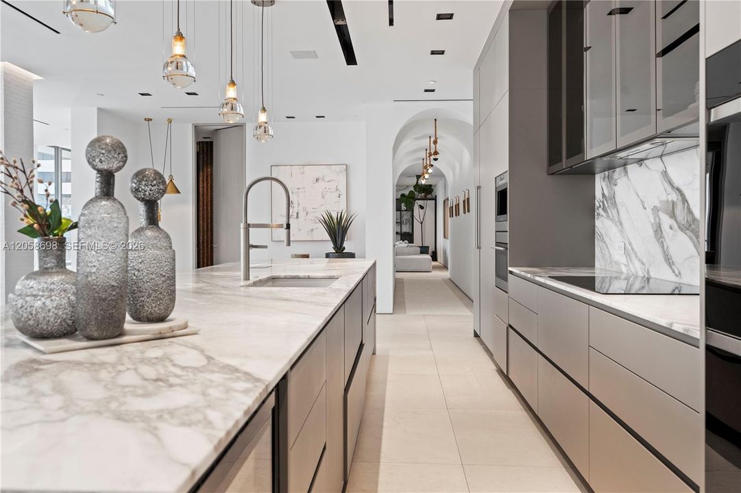 En Venta: $4,599,000 (6 camas, 6 baños, 6676 Pies cuadrados)