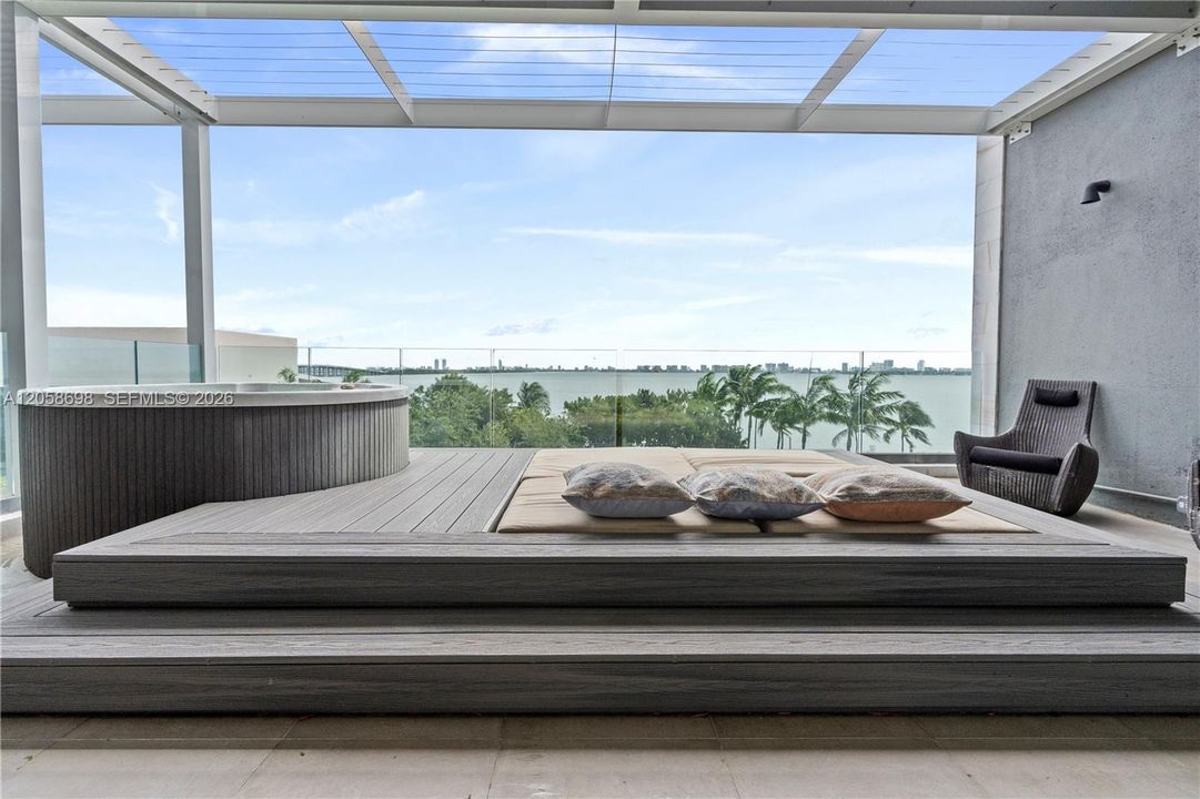 En Venta: $4,599,000 (6 camas, 6 baños, 6676 Pies cuadrados)