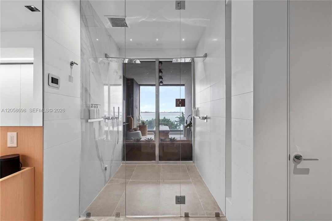 En Venta: $4,599,000 (6 camas, 6 baños, 6676 Pies cuadrados)