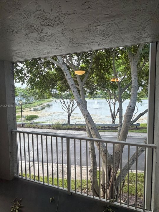 For Rent: $2,300 (2 beds, 2 baths, 1065 Square Feet)