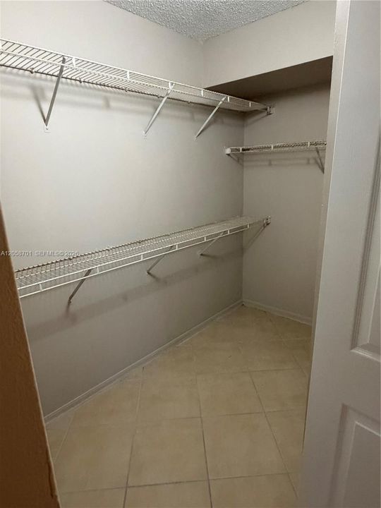 For Rent: $2,300 (2 beds, 2 baths, 1065 Square Feet)